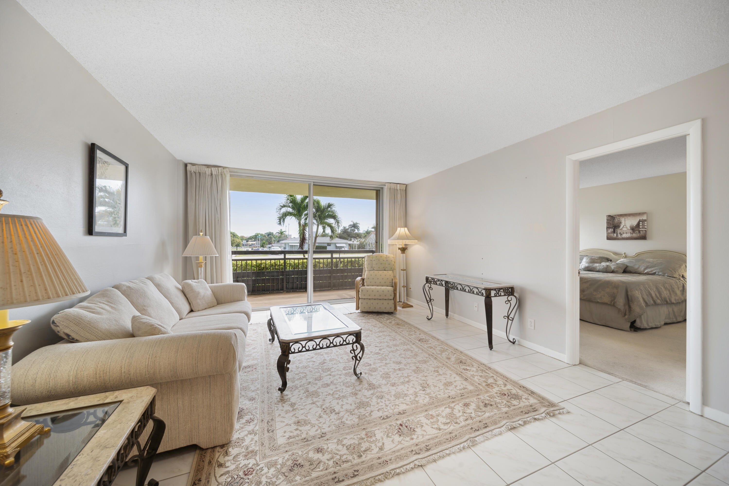 555 Northwest 4th Avenue, Unit 1240 Boca Raton, FL 33432 - Photo 6 of 31 Living Room