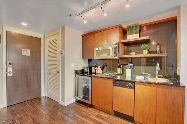 $2,000 | 29 Montelago Boulevard, Unit 202, Henderson, NV 89011
