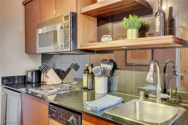 $2,000 | 29 Montelago Boulevard, Unit 202, Henderson, NV 89011