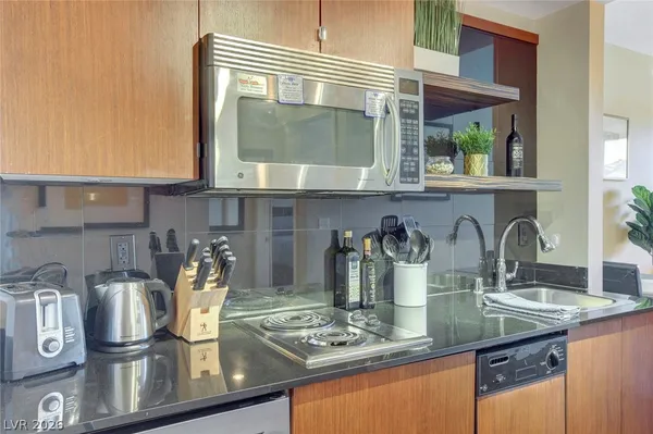 $2,000 | 29 Montelago Boulevard, Unit 202, Henderson, NV 89011