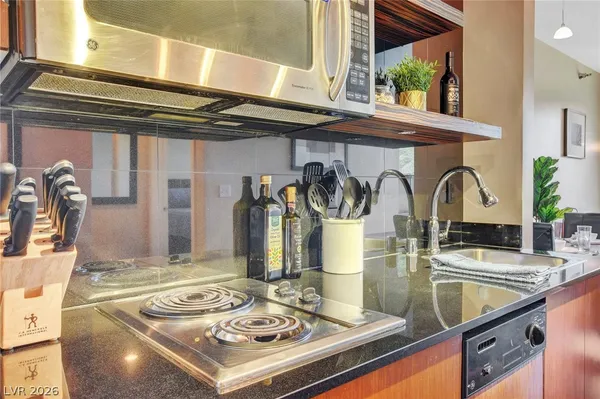 $2,000 | 29 Montelago Boulevard, Unit 202, Henderson, NV 89011
