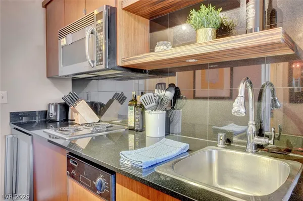 $2,000 | 29 Montelago Boulevard, Unit 202, Henderson, NV 89011