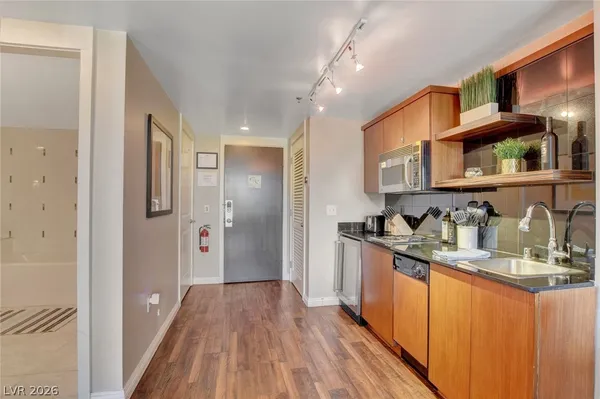 $2,000 | 29 Montelago Boulevard, Unit 202, Henderson, NV 89011