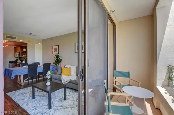 $2,000 | 29 Montelago Boulevard, Unit 202, Henderson, NV 89011