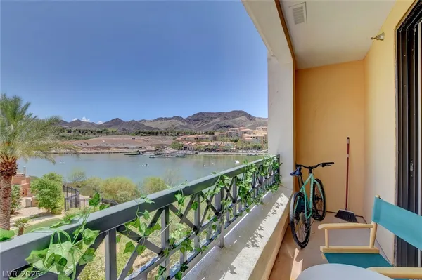 $2,000 | 29 Montelago Boulevard, Unit 202, Henderson, NV 89011