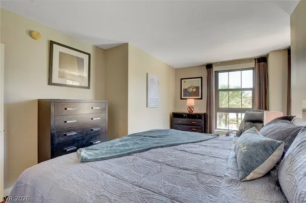 $2,000 | 29 Montelago Boulevard, Unit 202, Henderson, NV 89011