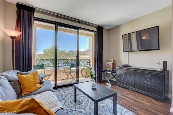$2,000 | 29 Montelago Boulevard, Unit 202, Henderson, NV 89011
