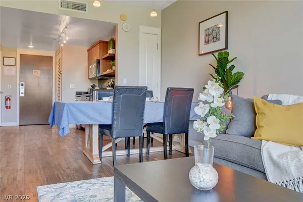 $2,000 | 29 Montelago Boulevard, Unit 202, Henderson, NV 89011