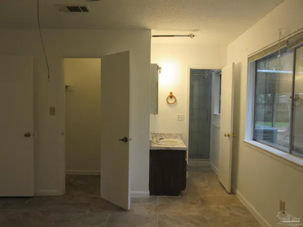 $1,750 | 5337 East Avenida De Golf, Pace, FL 32571