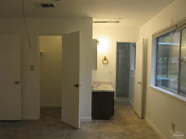 $1,850 | 5337 East Avenida De Golf, Pace, FL 32571