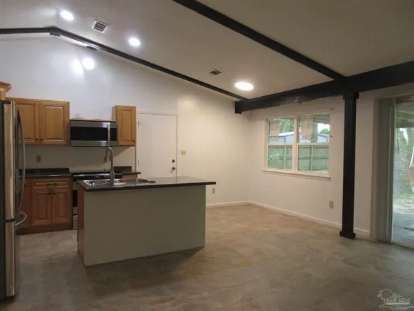 $1,750 | 5337 East Avenida De Golf, Pace, FL 32571