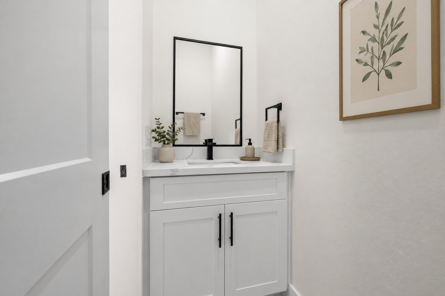 3335 Kilgore Street Houston, TX 77021 - Photo 8 of 27 Half bath located on 2nd level. Photo is virtually staged.