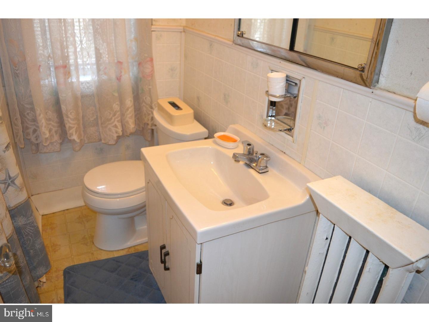 1003 West Tabor Road Philadelphia, PA 19141 - Photo 14 of 24 Bathroom