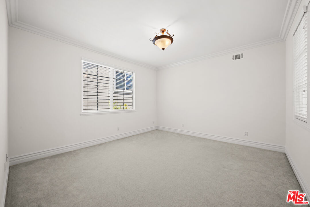 1756 Ruhland Avenue Manhattan Beach, CA 90266 - Photo 17 of 75 an empty room with a window