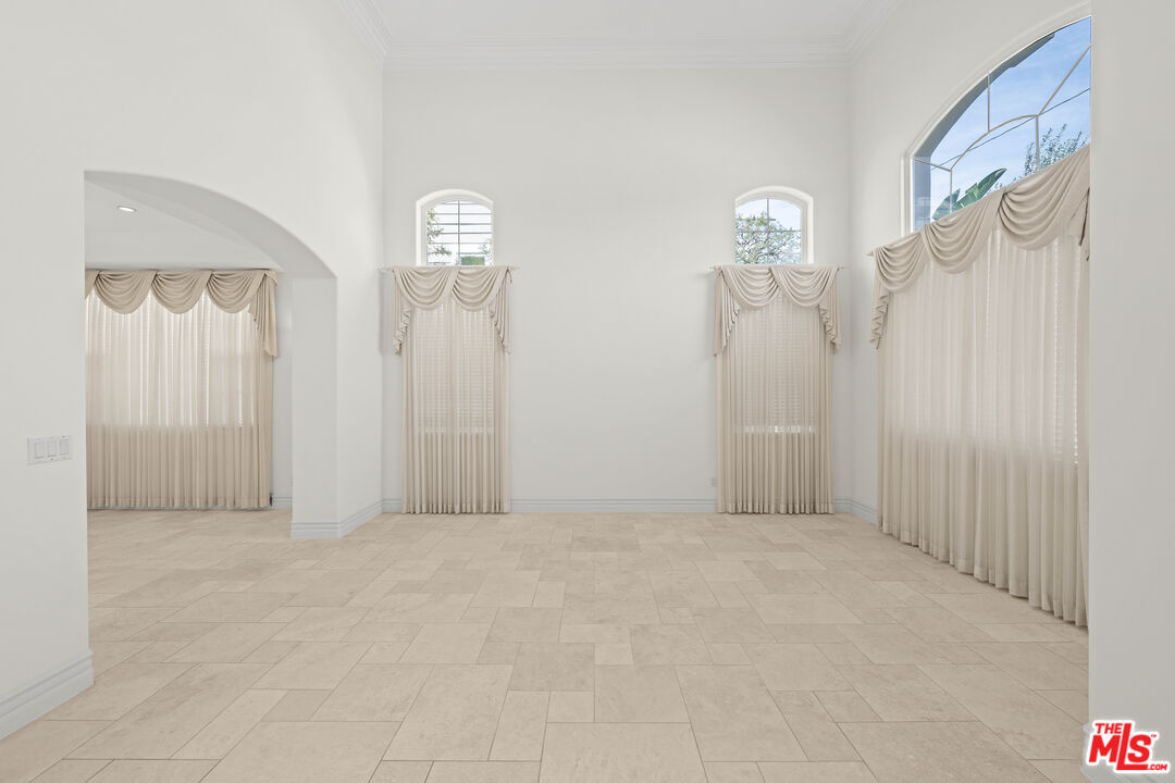 1756 Ruhland Avenue Manhattan Beach, CA 90266 - Photo 23 of 75 a view of an empty room