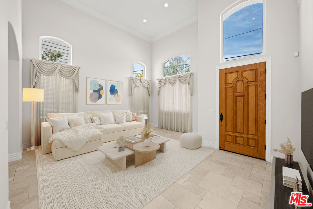 1756 Ruhland Avenue Manhattan Beach, CA 90266 - Photo 5 of 75 a living room with furniture and a window