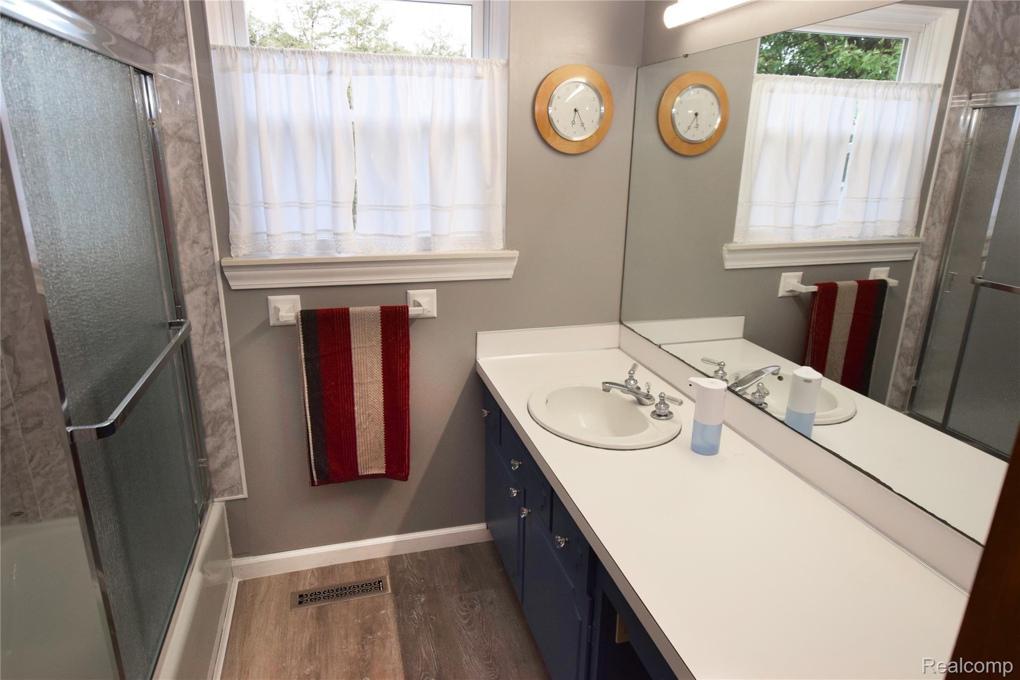 13255 Torrey Road Fenton, MI 48430 - Photo 13 of 18 Full Bath - Upper Level