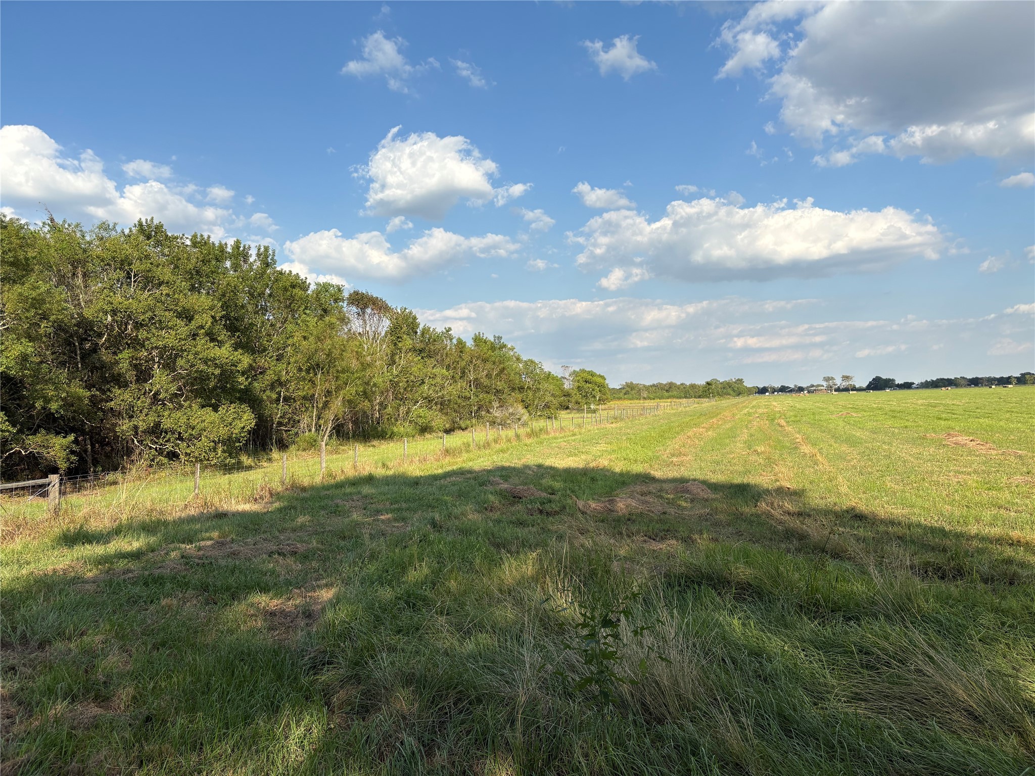 4282 Thompson Road Nome, TX 77629 - Photo 20 of 30 a view of an ocean and beach