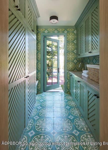 300 Indian Road Palm Beach, FL 33480 - Photo 33 of 42 a view of entryway with a garden