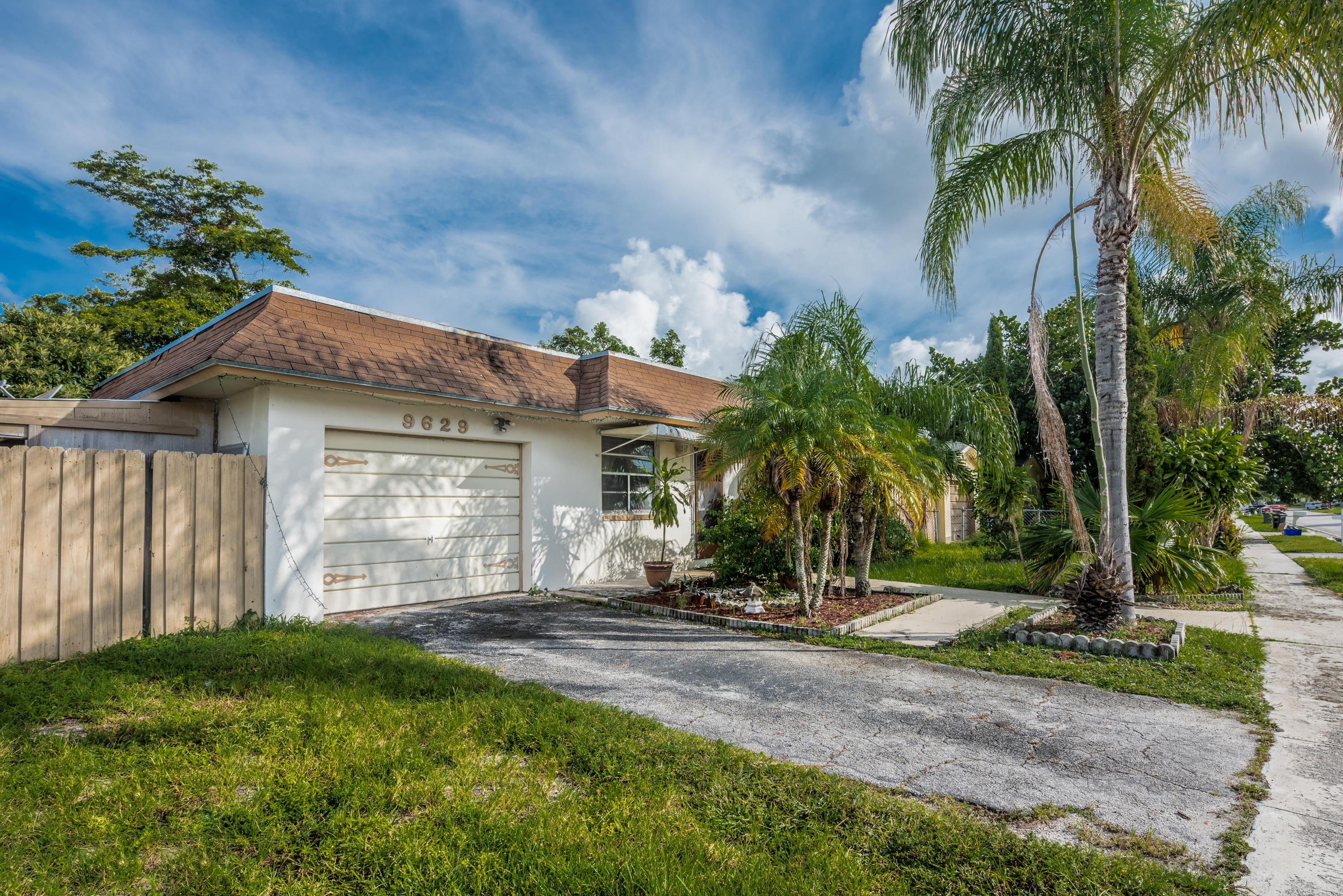 9629 Park Row Boca Raton, FL 33428 - Photo 1 of 26 Exterior Front