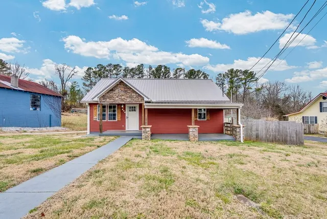 $289,000 | 425 South Young Street, Sparta, TN 38583