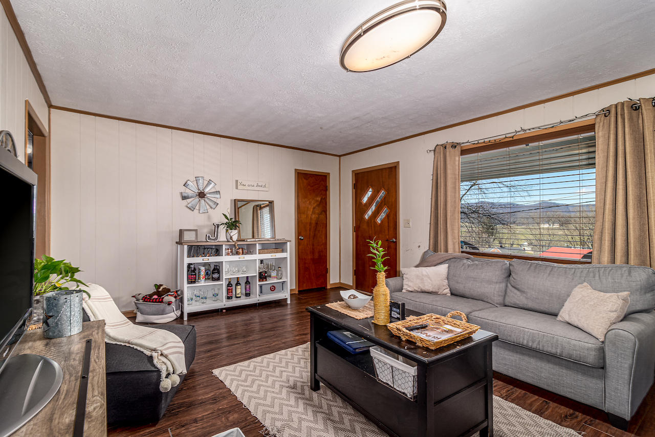 288 Forge Ridge Road Harrogate, TN 37752 - Photo 4 of 27 _MG_0598-Edit