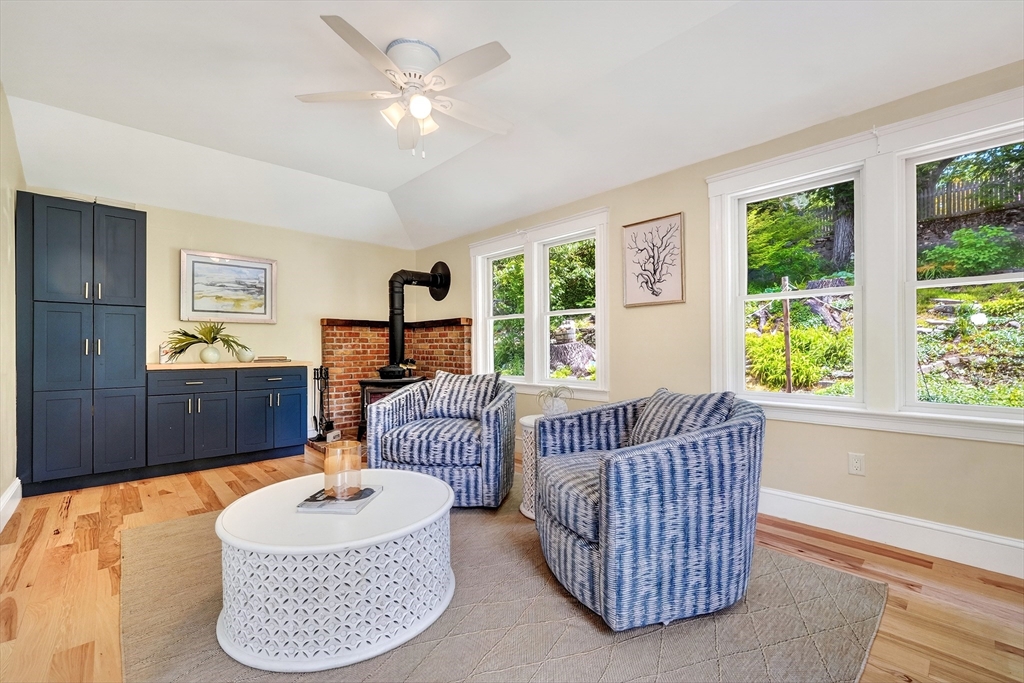 45 Maple Road Melrose, MA 02176 - Photo 11 of 38