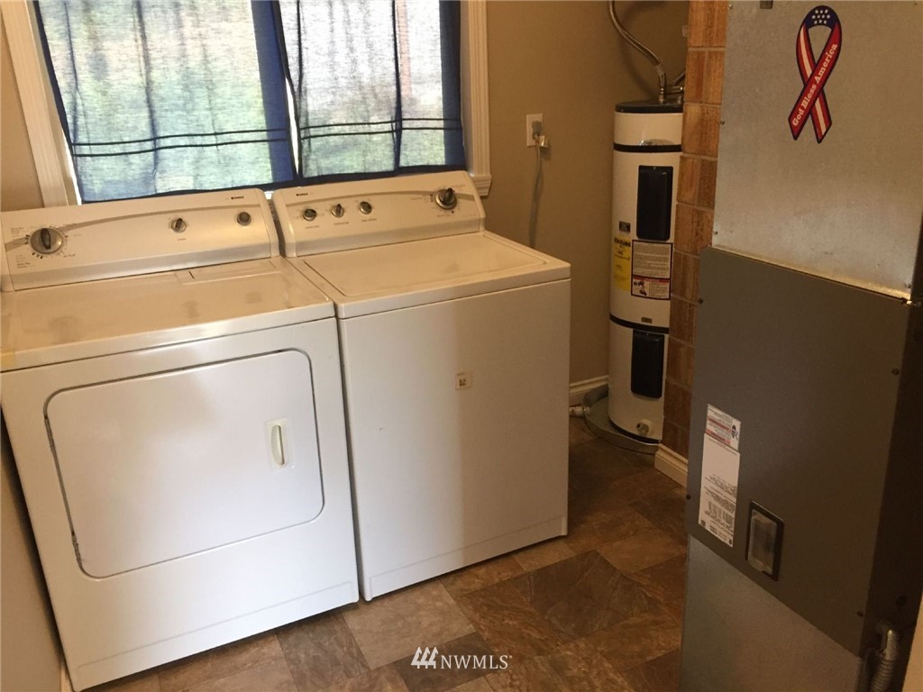 1633 Northeast Riddell Road Bremerton, WA 98310 - Photo 13 of 14 Gallery Image 13