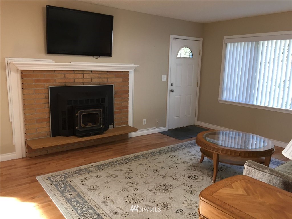 1633 Northeast Riddell Road Bremerton, WA 98310 - Photo 3 of 14 Gallery Image 3