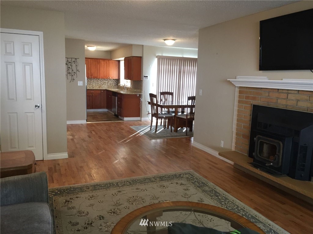 1633 Northeast Riddell Road Bremerton, WA 98310 - Photo 4 of 14 Gallery Image 4