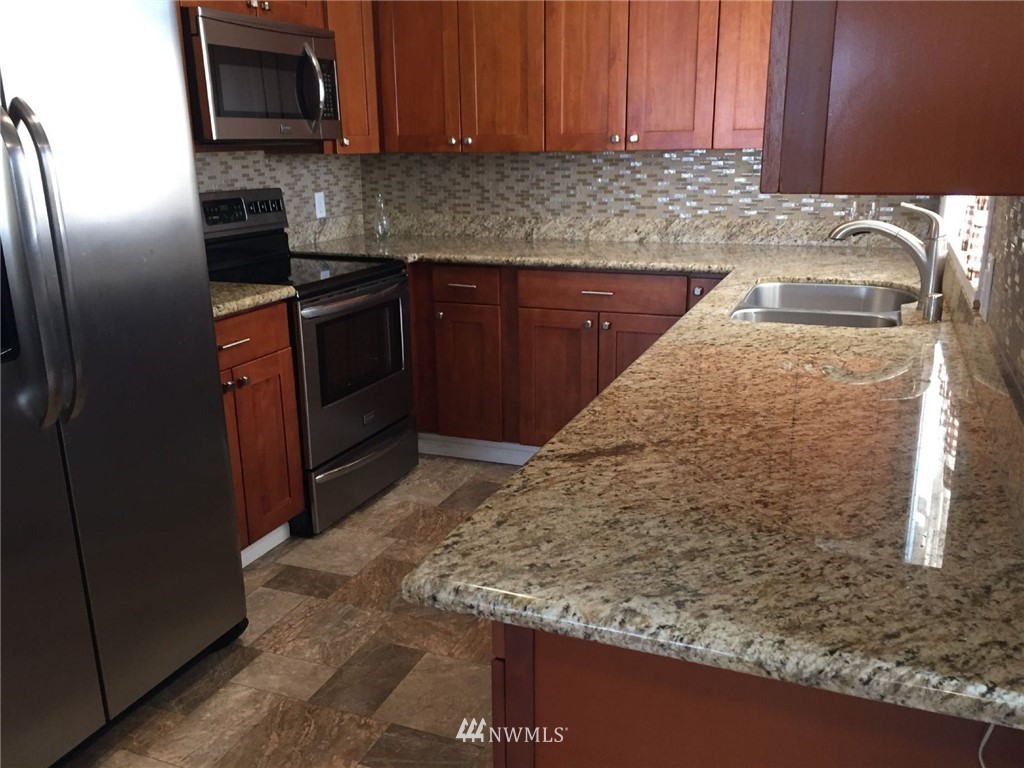 1633 Northeast Riddell Road Bremerton, WA 98310 - Photo 6 of 14 Gallery Image 6