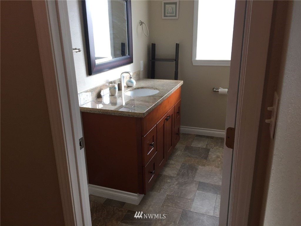 1633 Northeast Riddell Road Bremerton, WA 98310 - Photo 7 of 14 Gallery Image 7