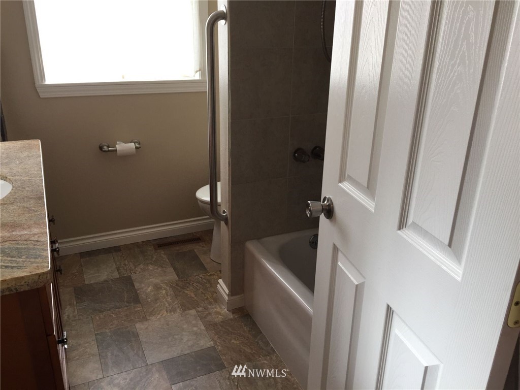 1633 Northeast Riddell Road Bremerton, WA 98310 - Photo 8 of 14 Gallery Image 8