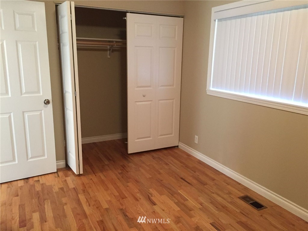 1633 Northeast Riddell Road Bremerton, WA 98310 - Photo 9 of 14 Gallery Image 9