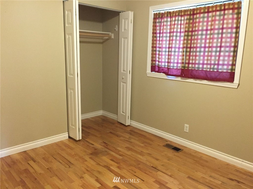 1633 Northeast Riddell Road Bremerton, WA 98310 - Photo 10 of 14 Gallery Image 10