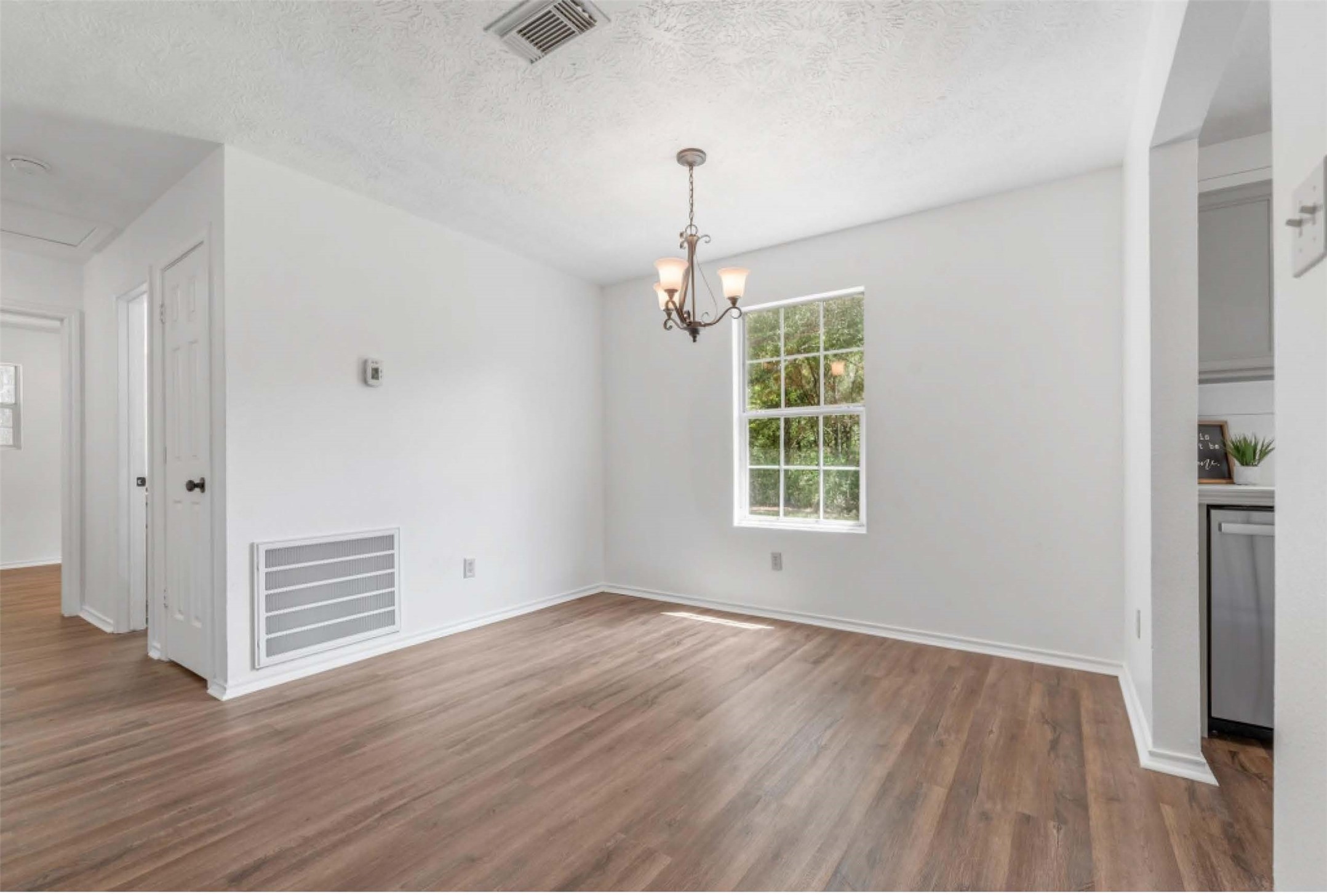 17519 Country Lane Waller, TX 77484 - Photo 9 of 18 Dining Area ready for a hot breakfast!