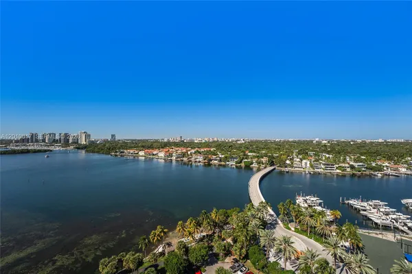 $2,300,000 | Grove Isle, Miami, FL 33133