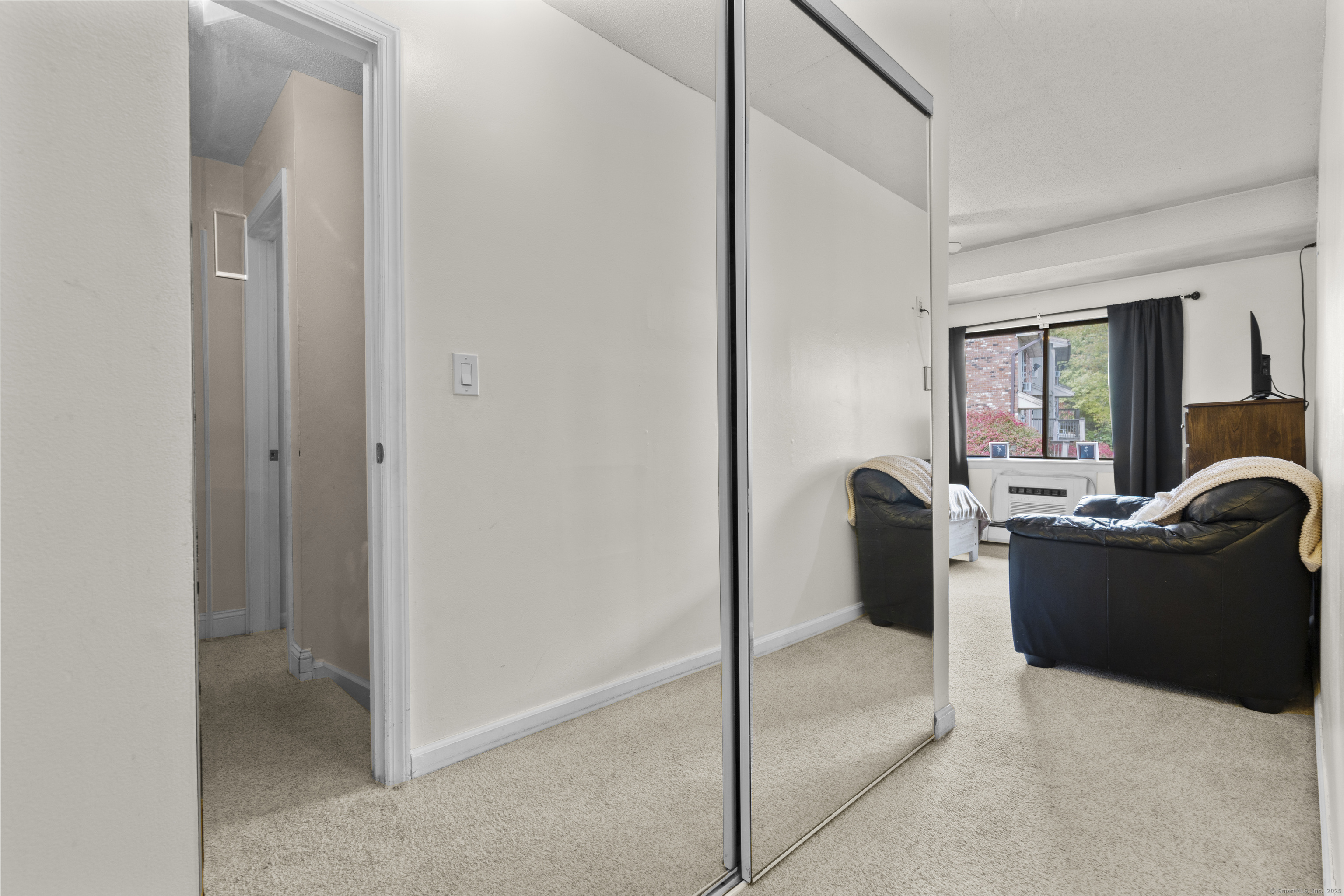 203 Kaynor Drive, Unit B Waterbury, CT 06708 - Photo 18 of 36 a living room with furniture