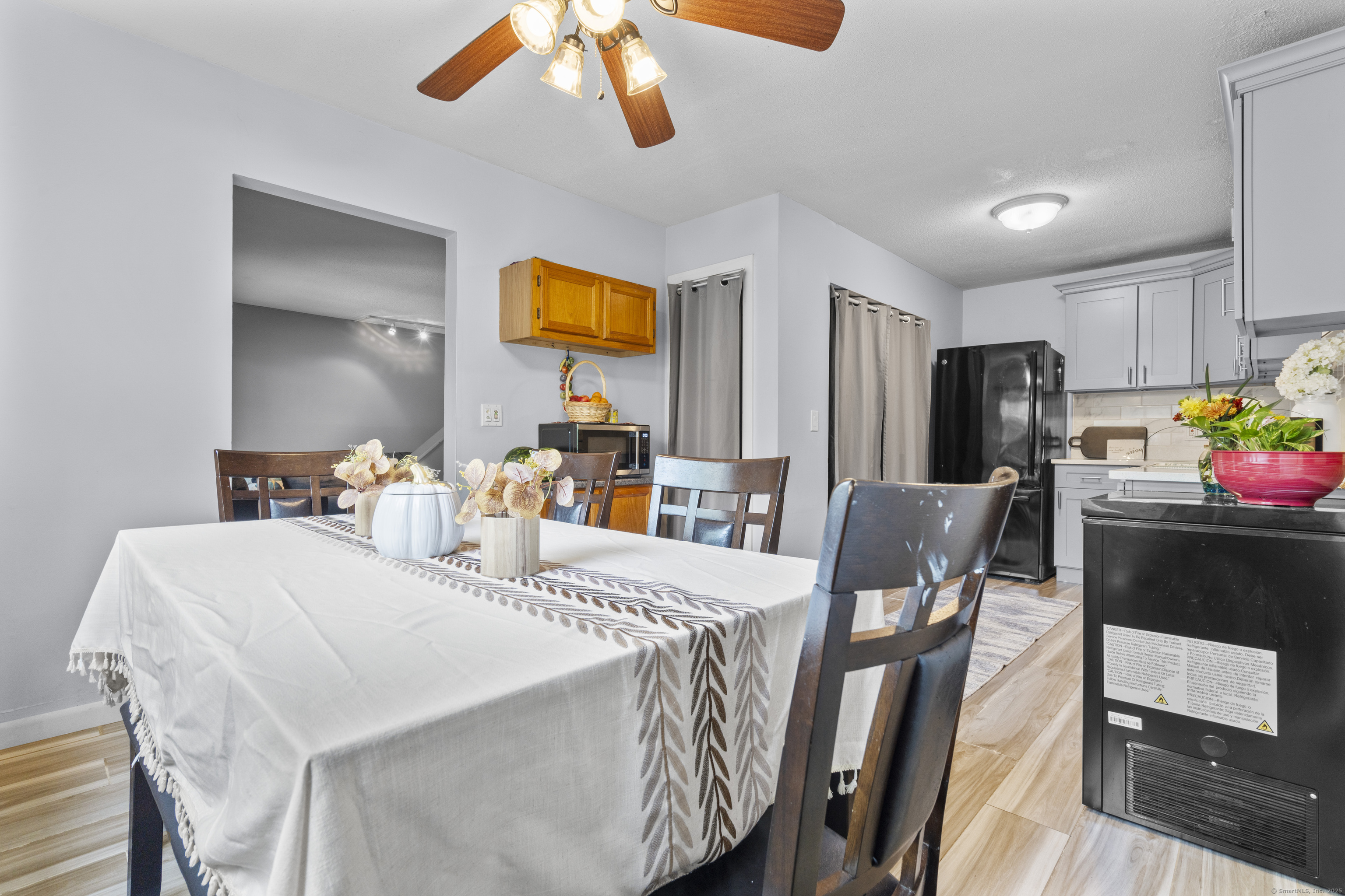 203 Kaynor Drive, Unit B Waterbury, CT 06708 - Photo 10 of 36 a dining room with furniture and window