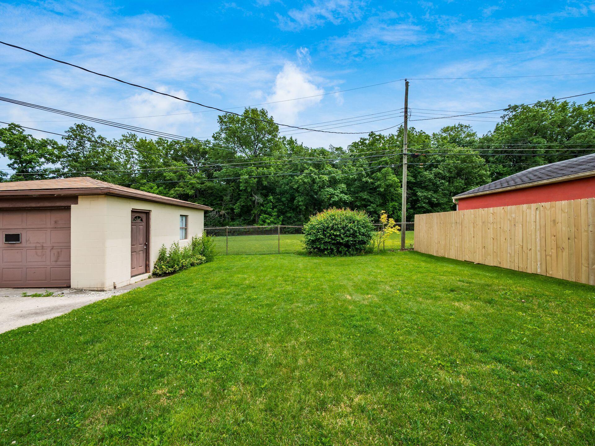 380 Topsfield Road Columbus, OH 43228 - Photo 6 of 42