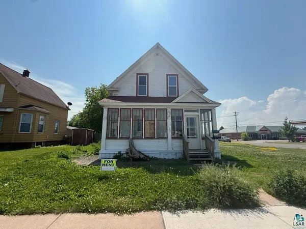$1,200 | 605 Ellis Avenue South, Ashland, WI 54806