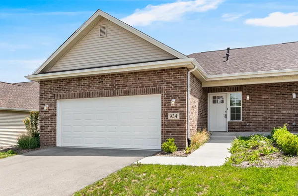 $300,000 | 934 Arrowhead Drive, Elwood, IL 60421