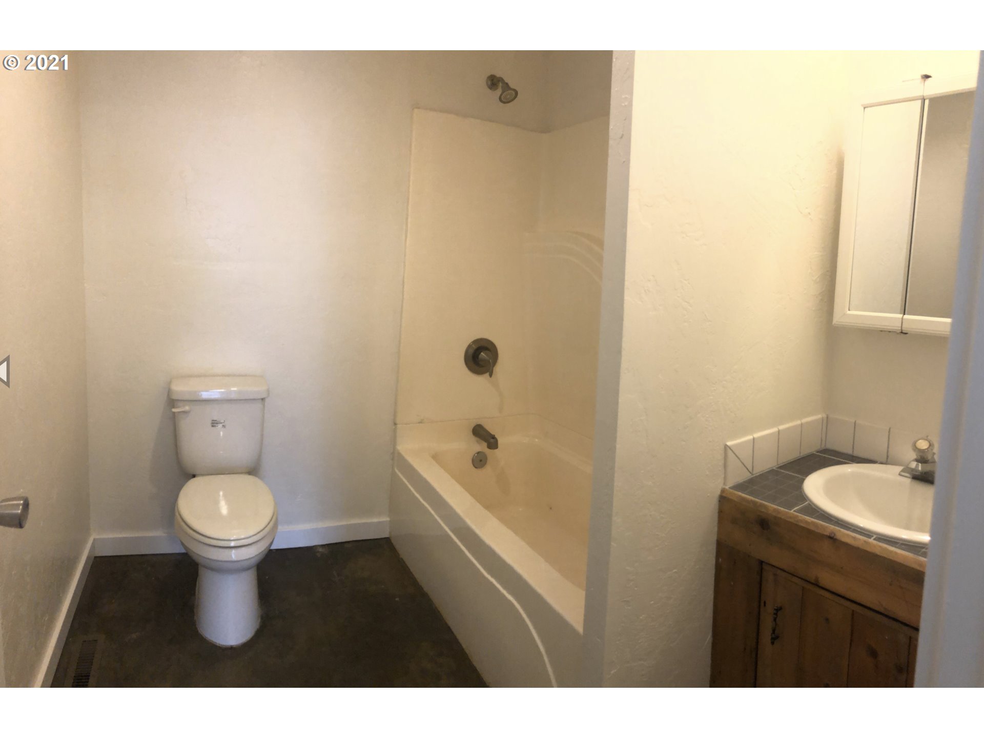 623 Southwest 4th Street Pendleton, OR 97801 - Photo 16 of 32 a bathroom with a toilet sink and mirror