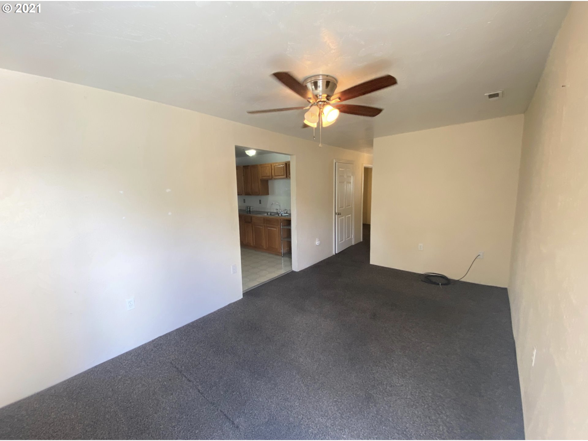 623 Southwest 4th Street Pendleton, OR 97801 - Photo 22 of 32 a view of a big room with carpet