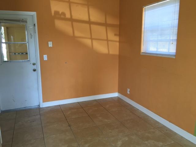 47 Davis Road Lake Worth, FL 33461 - Photo 5 of 12 Dinning Area