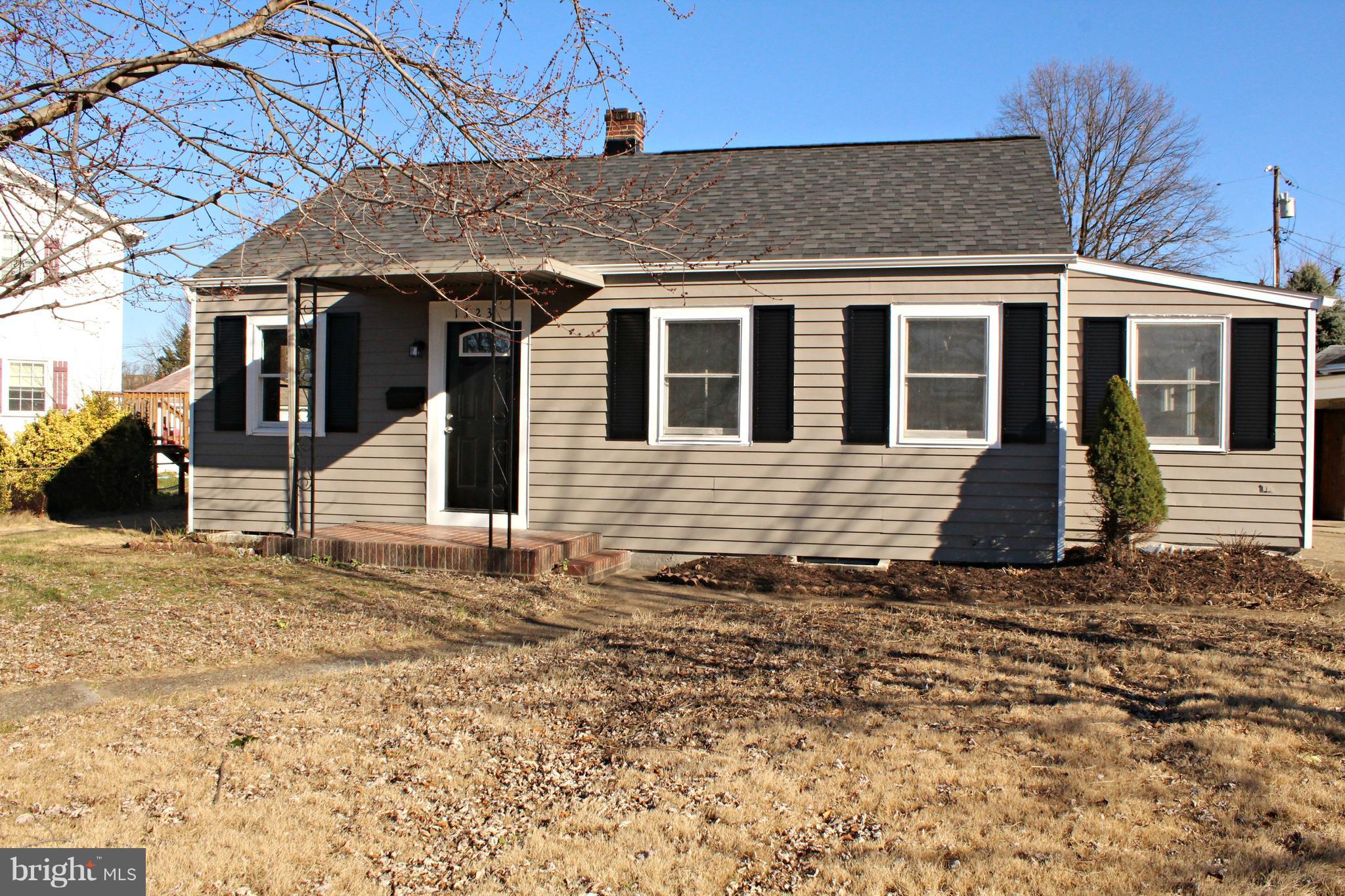 1723 Leslie Road Baltimore, MD 21222 - Photo 3 of 23 Renovated rambler with new roof and siding!