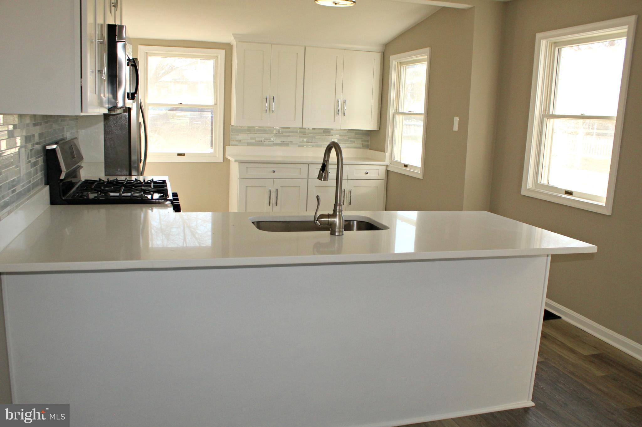 1723 Leslie Road Baltimore, MD 21222 - Photo 6 of 23 New kitchen with peninsula!