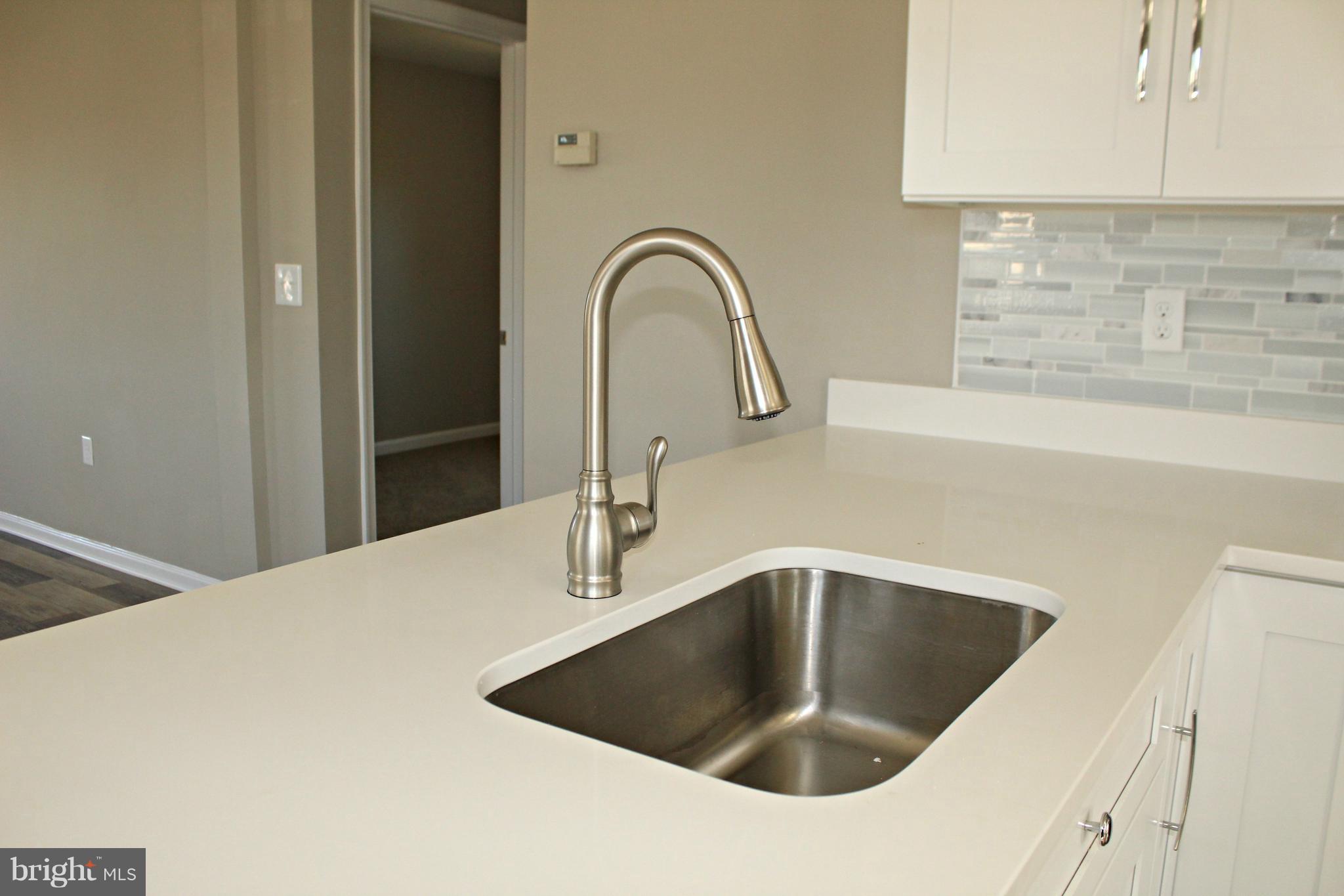 1723 Leslie Road Baltimore, MD 21222 - Photo 7 of 23 New kitchen with quartz counter tops!