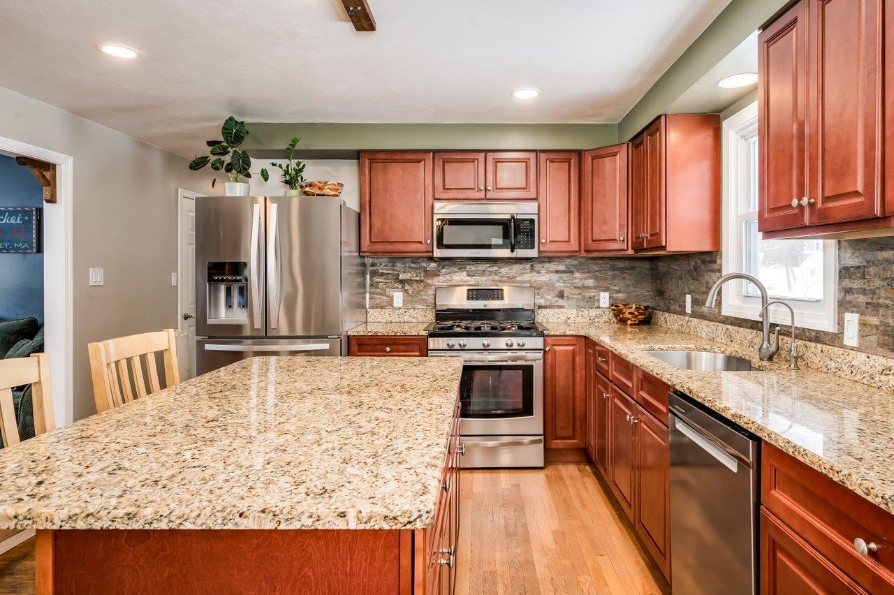 139 Michigan Avenue Manchester, NH 03104 - Photo 7 of 48