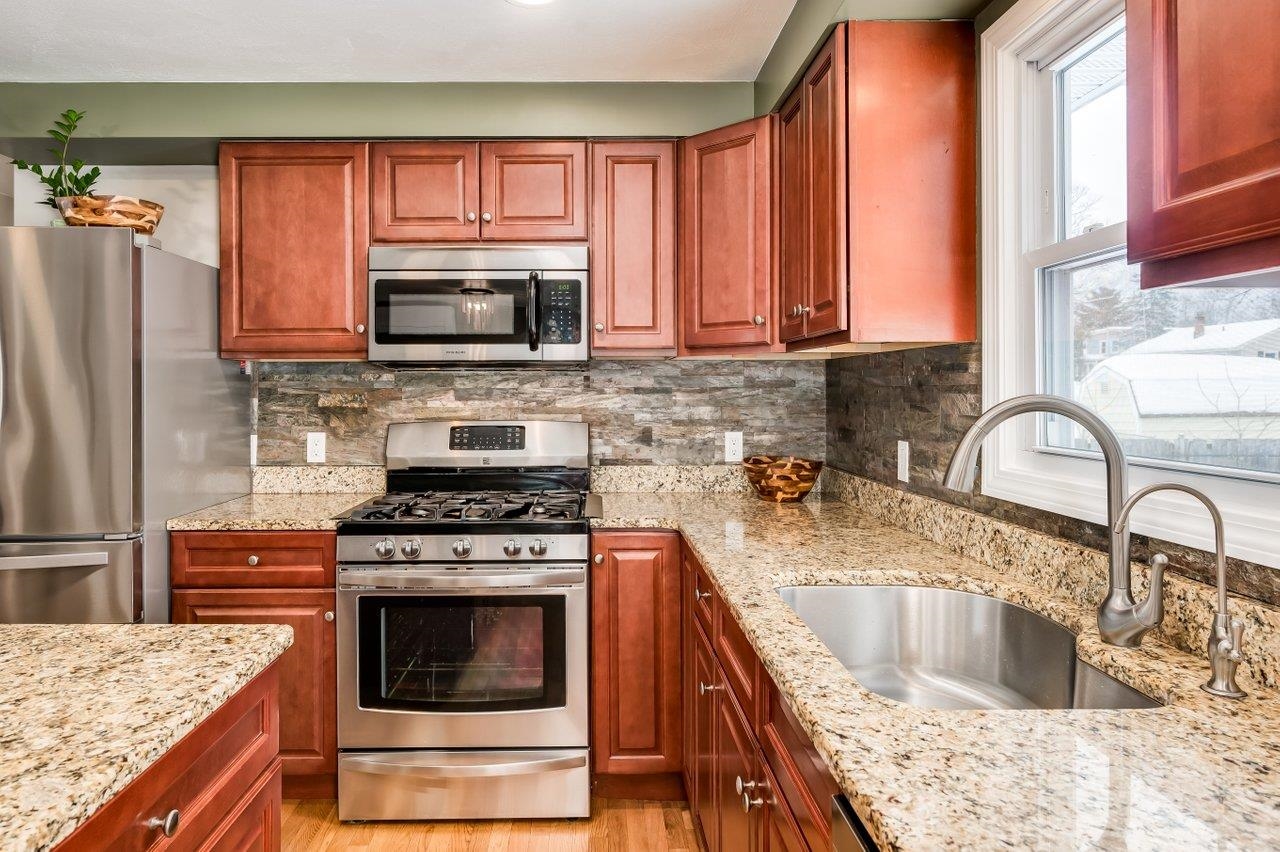 139 Michigan Avenue Manchester, NH 03104 - Photo 8 of 48